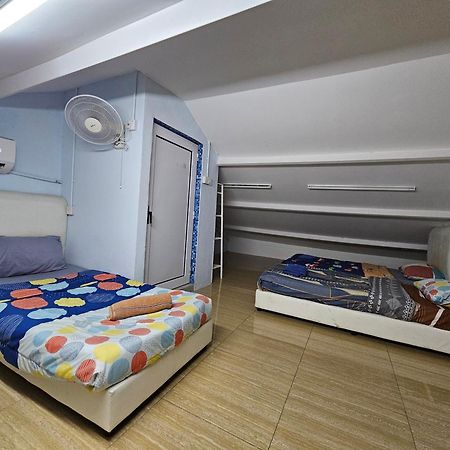 Color Mixed Home Hostel Джордж Таун Екстериор снимка