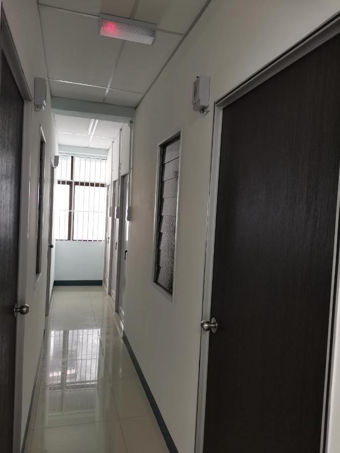 Color Mixed Home Hostel Джордж Таун Екстериор снимка