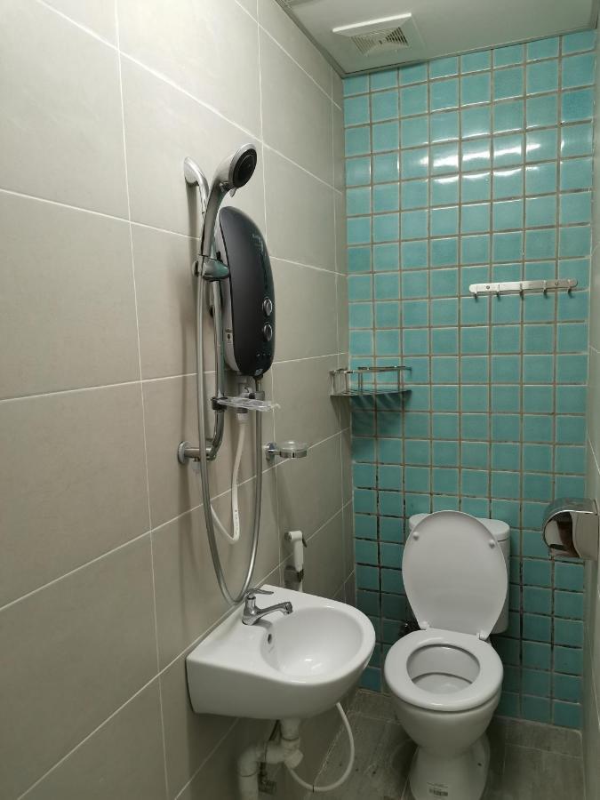 Color Mixed Home Hostel Джордж Таун Екстериор снимка