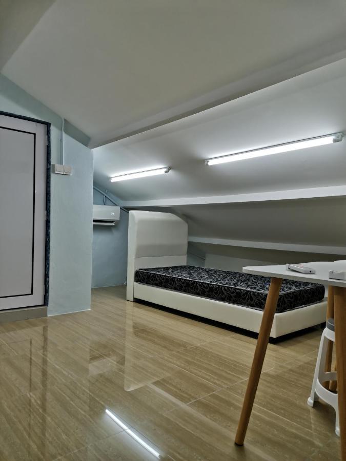 Color Mixed Home Hostel Джордж Таун Екстериор снимка