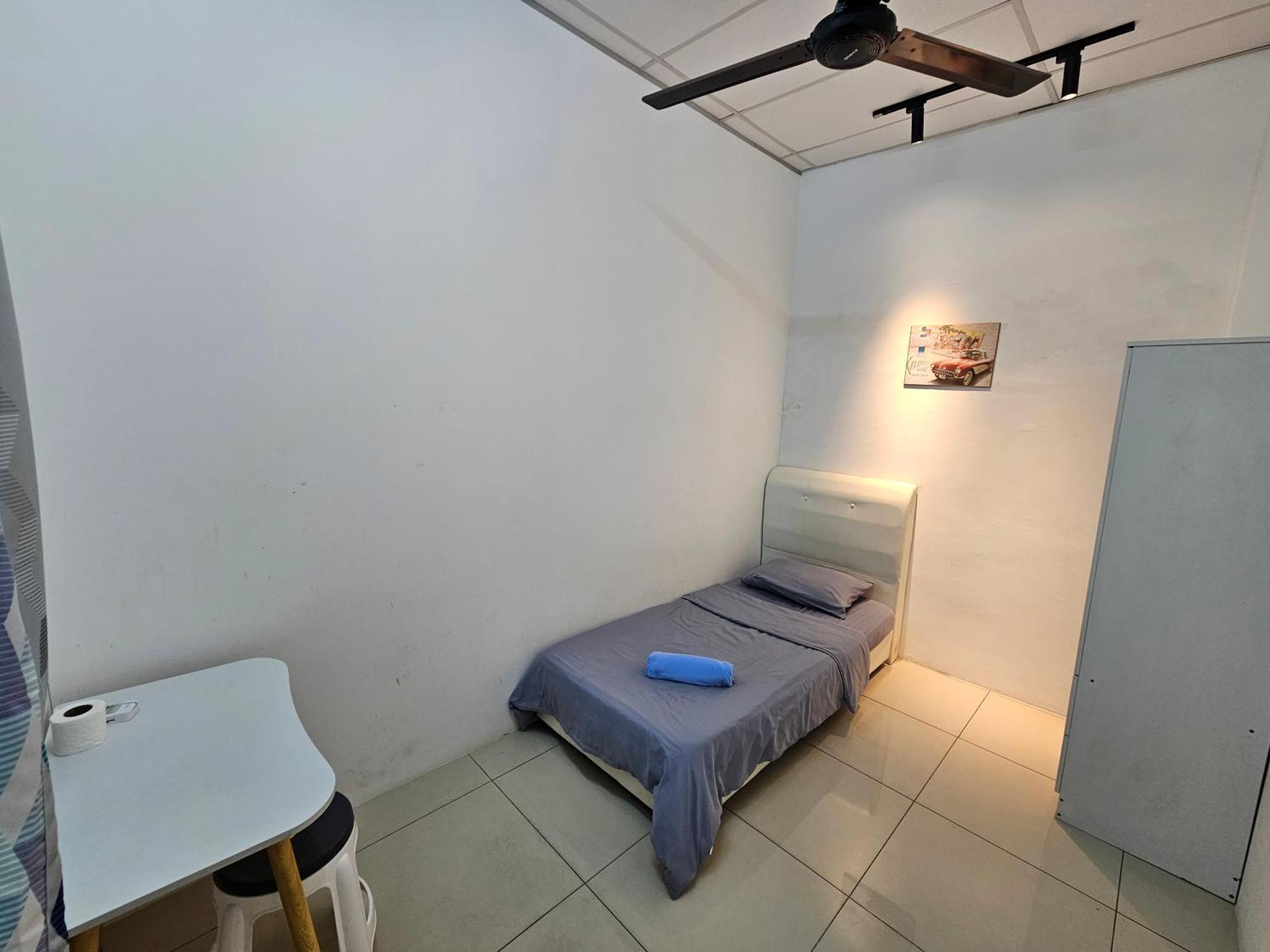Color Mixed Home Hostel Джордж Таун Екстериор снимка