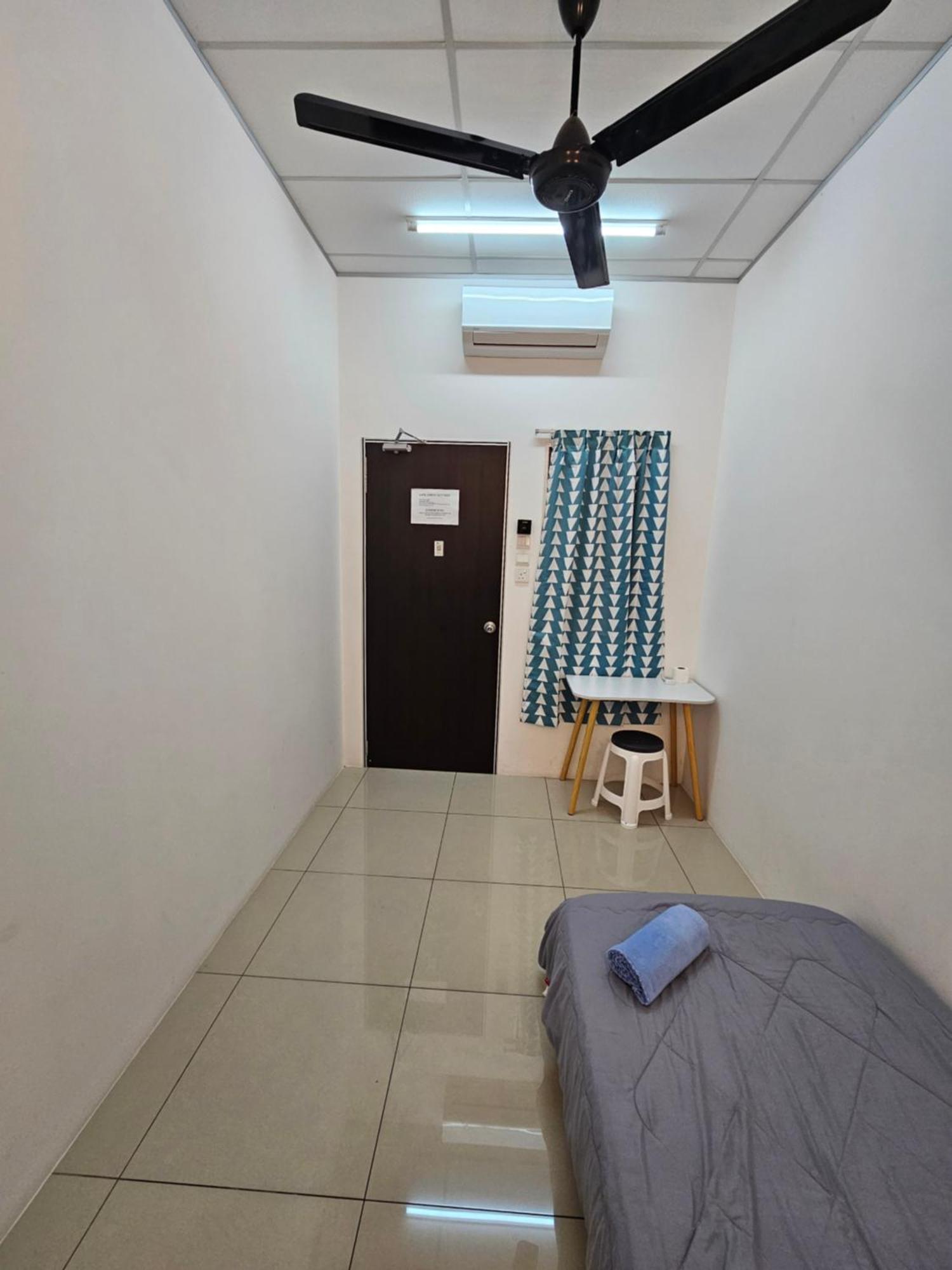 Color Mixed Home Hostel Джордж Таун Екстериор снимка