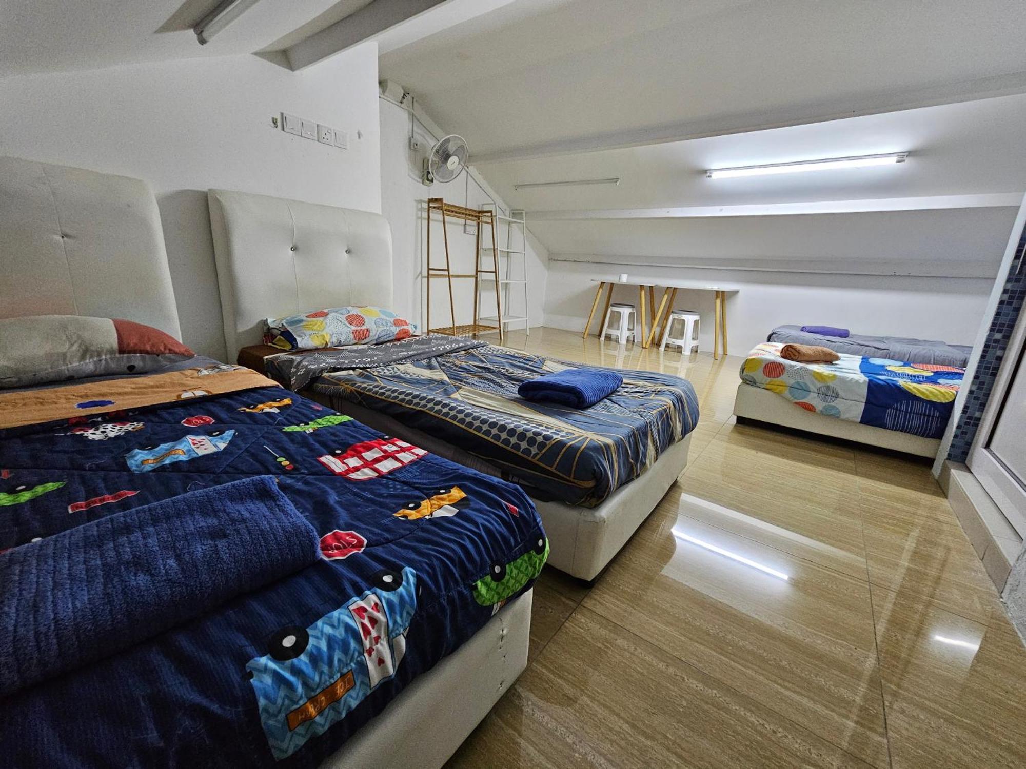 Color Mixed Home Hostel Джордж Таун Екстериор снимка