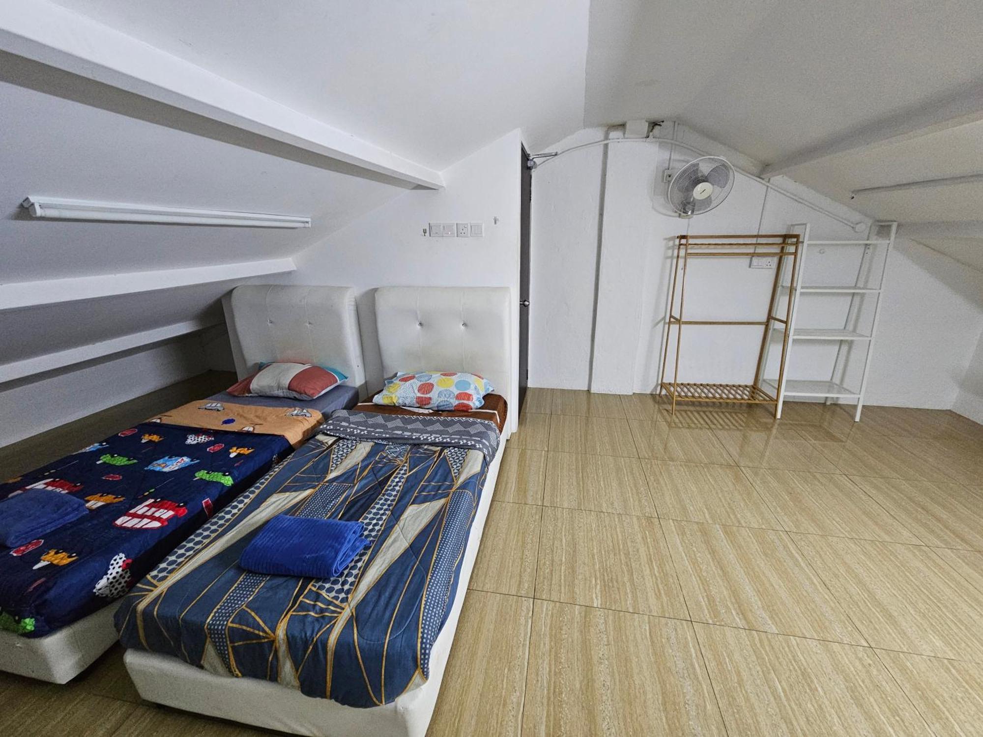 Color Mixed Home Hostel Джордж Таун Екстериор снимка